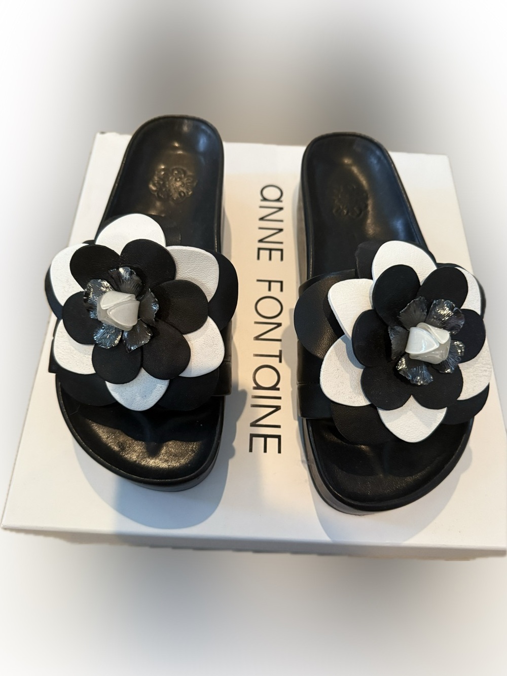 Anne Fontaine Black and White Floral Weena Leather Slide Sandals NWOT sz 38 8 US